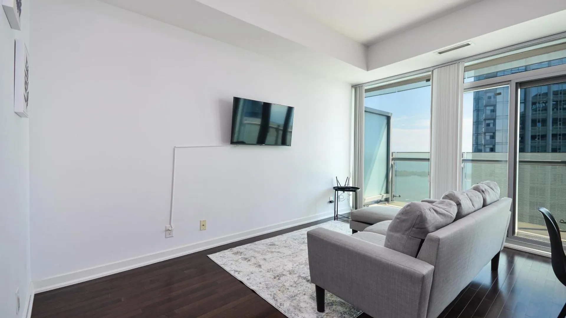 Apartment Downtown Toronto Condo