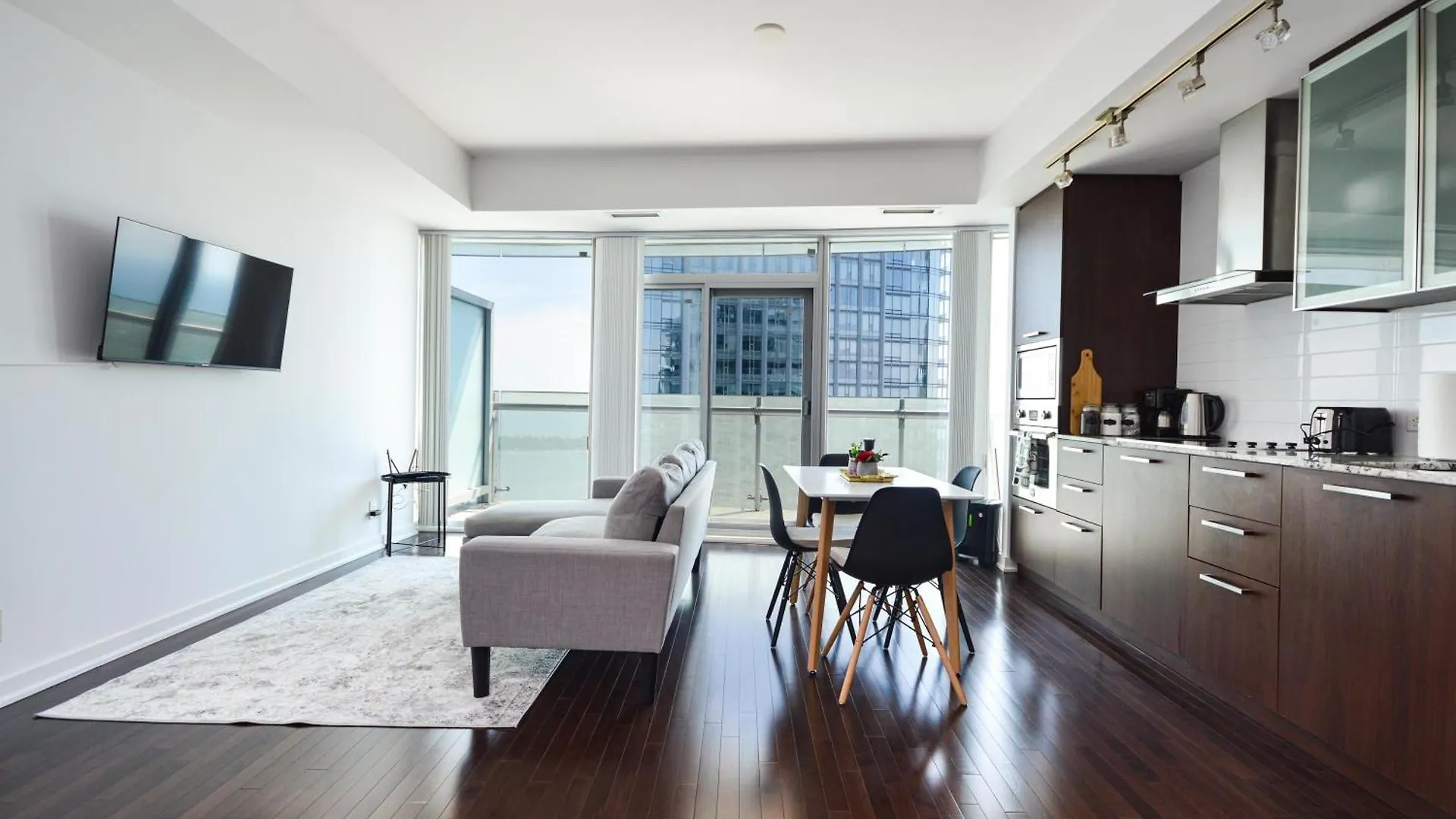 Downtown Toronto Condo 0*,